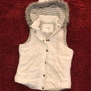 3/$20 Puffer vest white removable hood